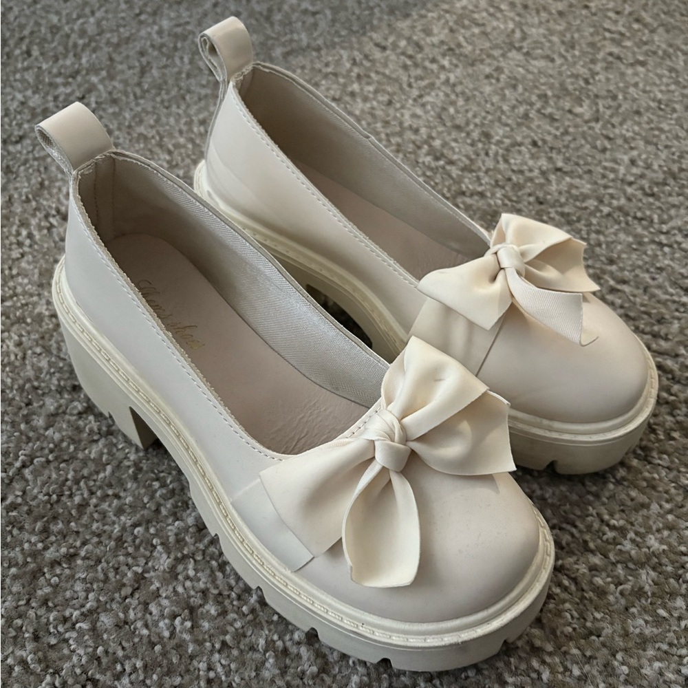 Elegant Cream Platform Shoes with Bow